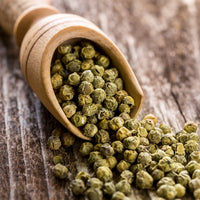 Green_pepper_whole_green_peppercorns_1